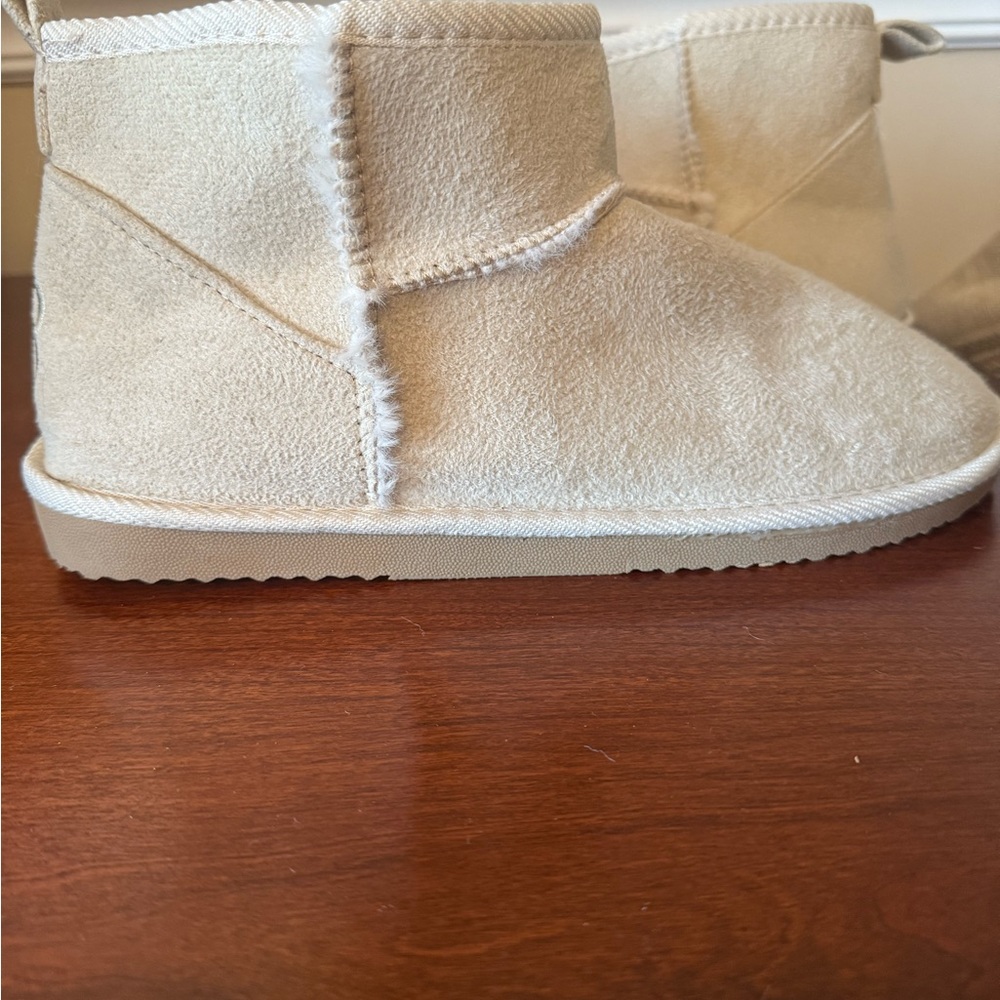 Women’s softest & coziest Cream Boots / Slippers